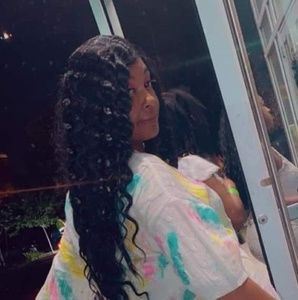 Meet your Posher, Natoshia